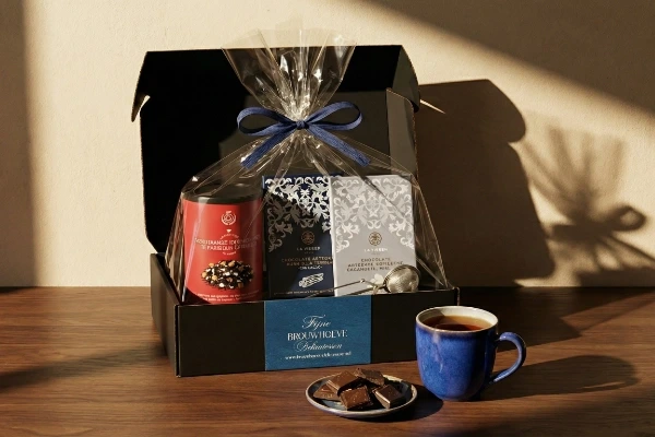 Cadeau met thee en chocolade