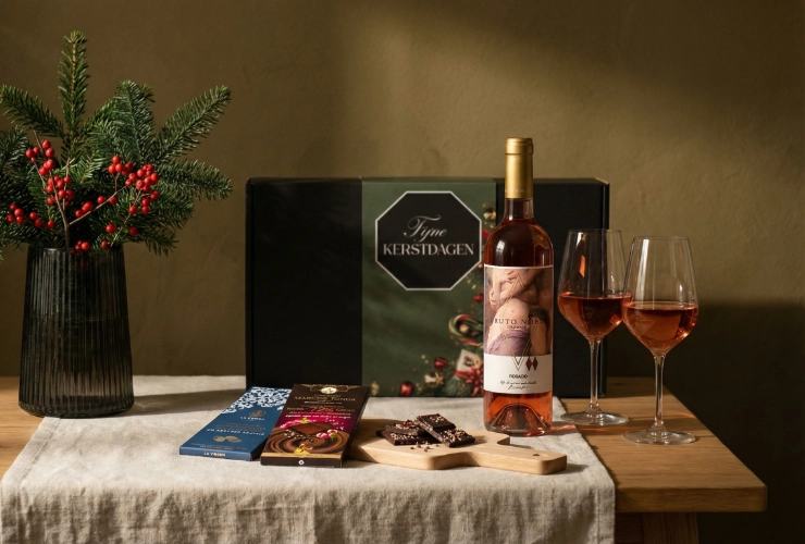 Een rijkelijk gevuld kerstpakket dat kwaliteit en vakmanschap uitstraalt